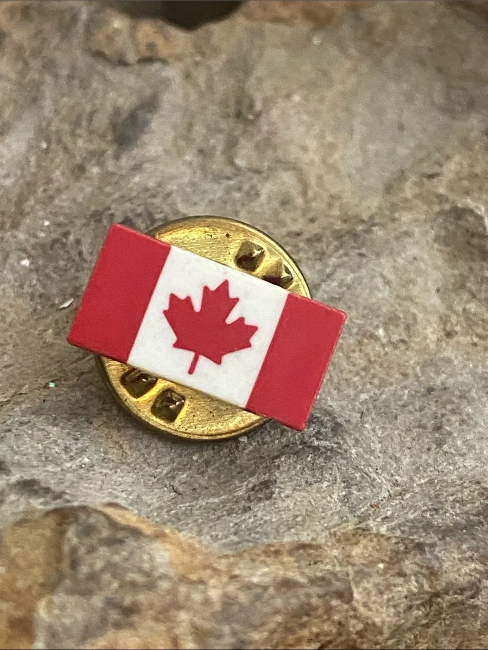 5/$10❤️❤️❤️Canadian Flag Lapel Pin - Red & White Maple Leaf